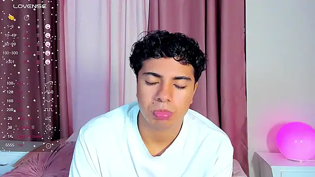 cherry blossom77 online show from January 18, 2026, 1:36 pm