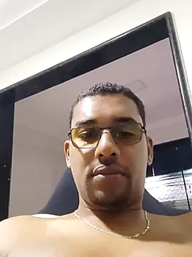 Reis001122 online show from June 24, 2026, 3:27 am