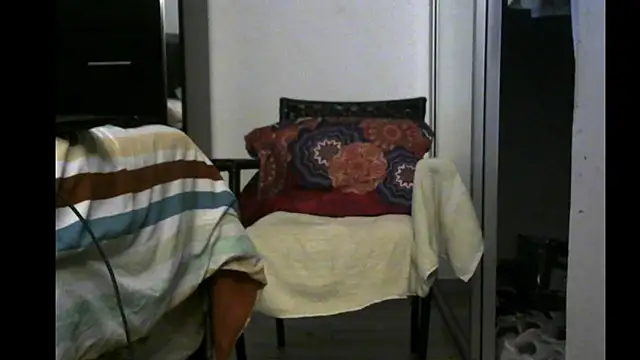 3LEGSSS online show from June 22, 2026, 9:12 pm