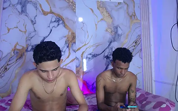 Snapshot of Damian_and_theo chatting on February 5, 2026, 7:21 pm Damian and theo online show from February 5, 2026, 7:21 pm