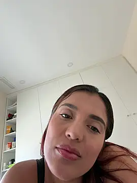 Snapshot of lara_beker chatting on April 27, 2026, 3:32 pm lara beker online show from April 27, 2026, 3:32 pm