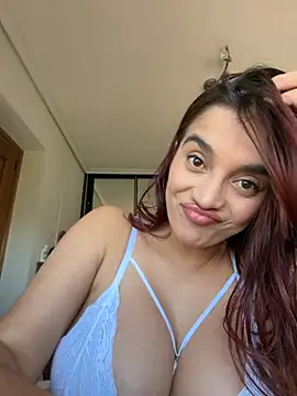 Snapshot of lara_beker chatting on April 1, 2026, 4:37 pm lara beker online show from April 1, 2026, 4:37 pm