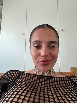 Snapshot of lara_beker chatting on May 4, 2026, 4:21 pm lara beker online show from May 4, 2026, 4:21 pm