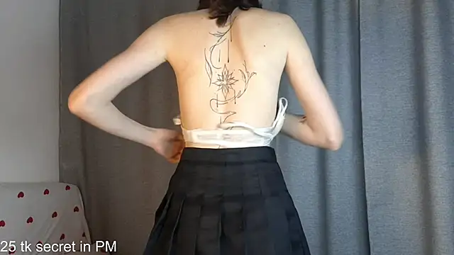 Snapshot of LisaBoddy chatting on May 11, 2026, 4:04 pm LisaBoddy online show from May 11, 2026, 4:04 pm