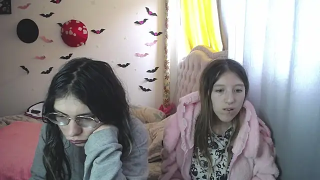 Snapshot of Briar_y_Blair chatting on March 13, 2026, 4:12 pm Briar y Blair online show from March 13, 2026, 4:12 pm