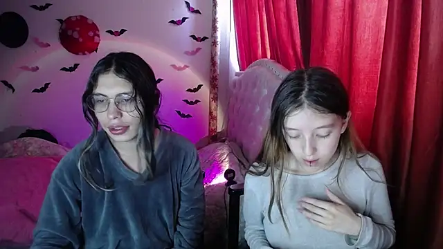 Snapshot of Briar_y_Blair chatting on April 7, 2026, 3:25 pm Briar y Blair online show from April 7, 2026, 3:25 pm