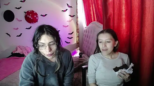 Snapshot of Briar_y_Blair chatting on April 8, 2026, 3:13 pm Briar y Blair online show from April 8, 2026, 3:13 pm