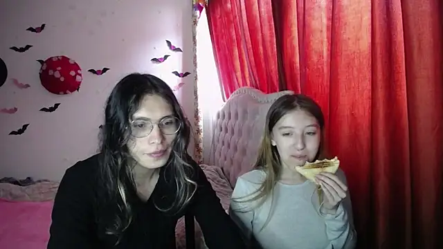 Snapshot of Briar_y_Blair chatting on April 6, 2026, 3:24 pm Briar y Blair online show from April 6, 2026, 3:24 pm