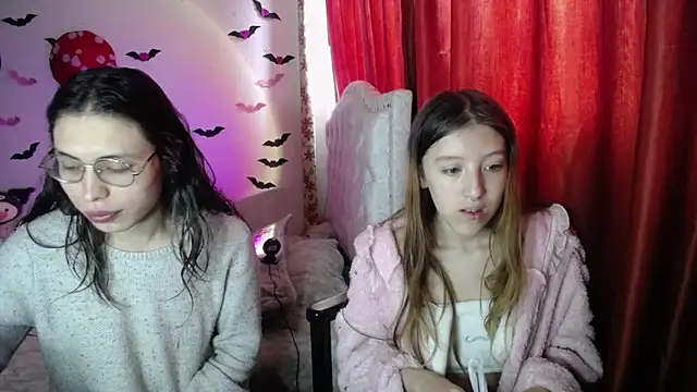 Snapshot of Briar_y_Blair chatting on April 10, 2026, 3:52 pm Briar y Blair online show from April 10, 2026, 3:52 pm