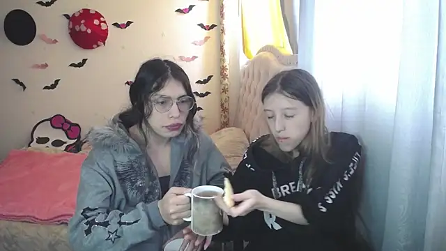 Snapshot of Briar_y_Blair chatting on March 17, 2026, 2:42 pm Briar y Blair online show from March 17, 2026, 2:42 pm