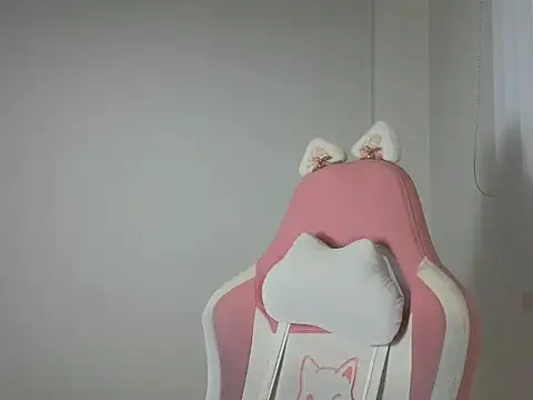 Snapshot of Valery__lovex chatting on December 15, 2025, 11:42 pm Valery lovex online show from December 15, 2025, 11:42 pm