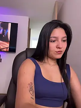 Camila sanchez25 online show from April 28, 2026, 8:13 pm