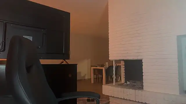 Snapshot of Melina_Diamond chatting on January 10, 2026, 3:35 am Melina Diamond online show from January 10, 2026, 3:35 am