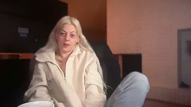 Snapshot of Melina_Diamond chatting on January 13, 2026, 4:38 am Melina Diamond online show from January 13, 2026, 4:38 am