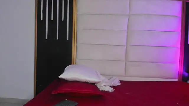 Snapshot of JuliMonroe19 chatting on March 4, 2026, 1:08 pm JuliMonroe19 online show from March 4, 2026, 1:08 pm