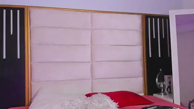 Snapshot of JuliMonroe19 chatting on March 11, 2026, 2:00 pm JuliMonroe19 online show from March 11, 2026, 2:00 pm