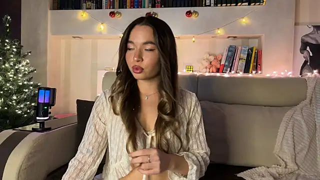 Snapshot of Avvechloe chatting on December 17, 2025, 8:47 pm Avvechloe online show from December 17, 2025, 8:47 pm