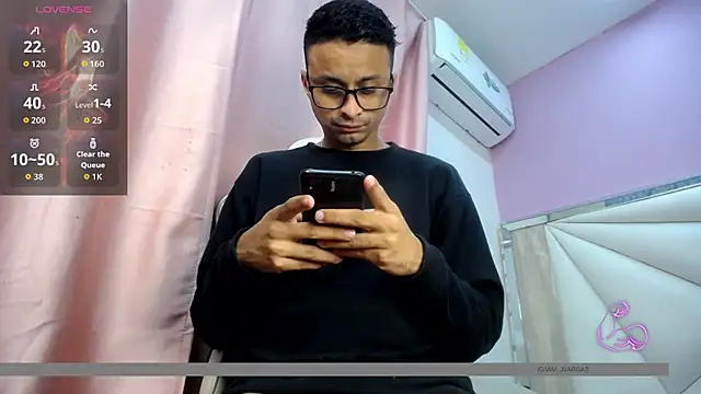 Snapshot of Ares_funn chatting on February 9, 2026, 12:36 pm Ares funn online show from February 9, 2026, 12:36 pm