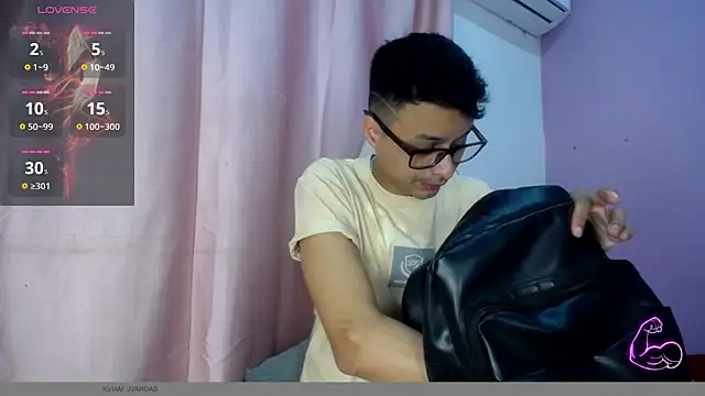 Snapshot of Ares_funn chatting on March 1, 2026, 12:16 pm Ares funn online show from March 1, 2026, 12:16 pm