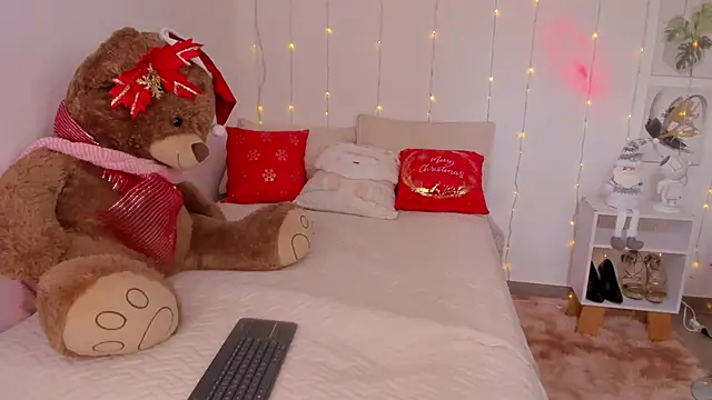 Lily Hiill7 online show from December 17, 2025, 6:35 pm