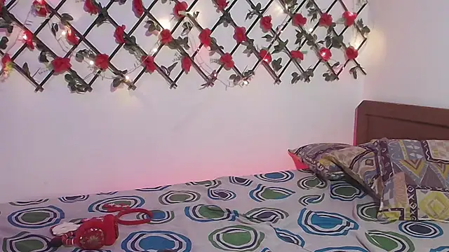 nuciitaa online show from December 16, 2025, 6:34 pm