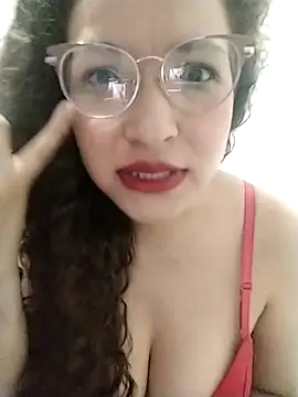 Snapshot of _Isabellamiller_ chatting on December 16, 2025, 9:35 am Isabellamiller online show from December 16, 2025, 9:35 am