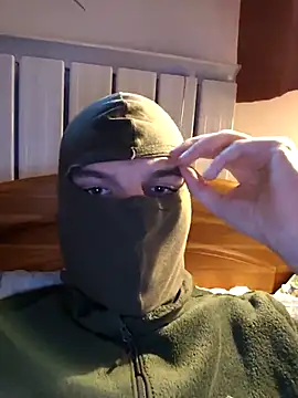 Snapshot of BottomB95@xh chatting on December 16, 2025, 2:21 pm BottomB95xh online show from December 16, 2025, 2:21 pm