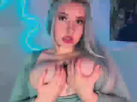 Lyra Monrroy online show from January 11, 2026, 3:57 am