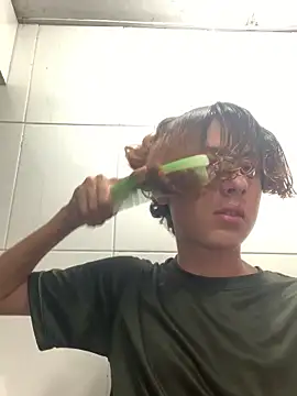 wimhotmacis online show from December 17, 2025, 1:21 am