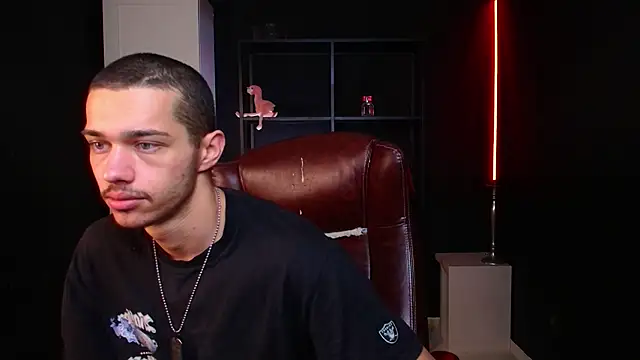 Snapshot of KaydenDrew chatting on February 12, 2026, 5:07 am KaydenDrew online show from February 12, 2026, 5:07 am