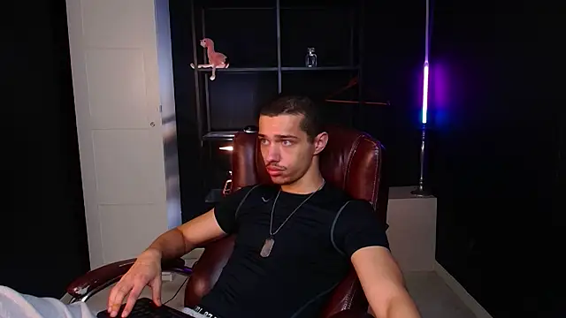 Snapshot of KaydenDrew chatting on February 15, 2026, 5:19 am KaydenDrew online show from February 15, 2026, 5:19 am