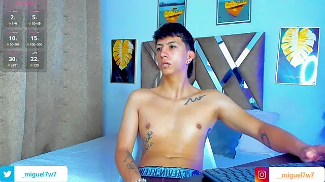 Snapshot of DaniiFoxx chatting on December 17, 2025, 12:21 pm DaniiFoxx online show from December 17, 2025, 12:21 pm