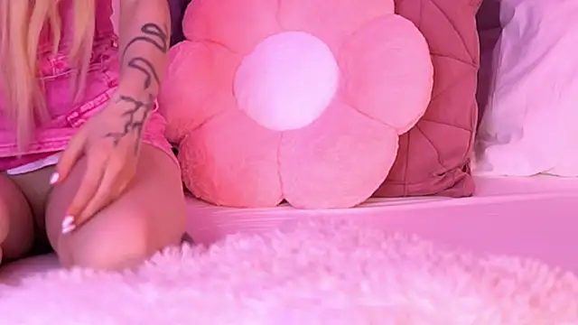 AmiraLovely online show from June 25, 2026, 7:08 pm