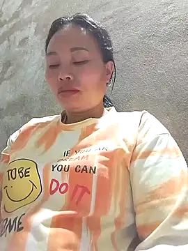 Snapshot of Maikha08 chatting on March 20, 2026, 10:44 pm Maikha08 online show from March 20, 2026, 10:44 pm