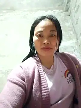 Snapshot of Maikha08 chatting on March 15, 2026, 12:23 pm Maikha08 online show from March 15, 2026, 12:23 pm