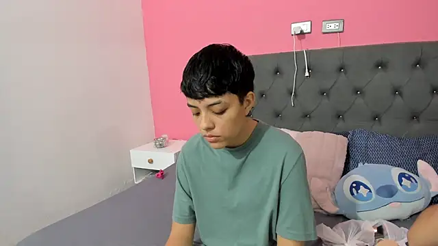 Snapshot of ariloe_quintero chatting on March 2, 2026, 1:18 pm ariloe quintero online show from March 2, 2026, 1:18 pm