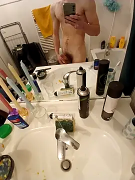 Snapshot of Oposum4 chatting on December 16, 2025, 3:49 pm Oposum4 online show from December 16, 2025, 3:49 pm