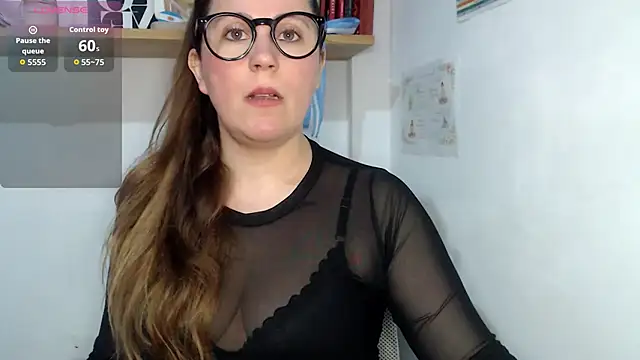 Snapshot of SofiEsteves chatting on July 7, 2026, 12:52 pm SofiEsteves online show from July 7, 2026, 12:52 pm
