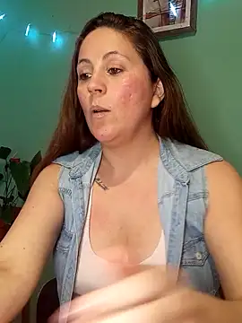 SofiEsteves online show from June 14, 2026, 8:43 pm