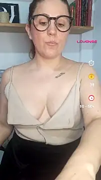 Snapshot of SofiEsteves chatting on August 5, 2026, 2:11 pm SofiEsteves online show from August 5, 2026, 2:11 pm