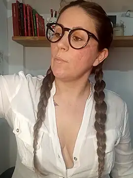 SofiEsteves online show from June 18, 2026, 5:29 pm