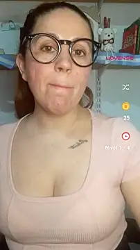 Snapshot of SofiEsteves chatting on July 17, 2026, 12:35 pm SofiEsteves online show from July 17, 2026, 12:35 pm