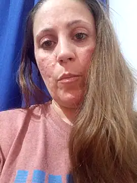 Snapshot of SofiEsteves chatting on December 18, 2025, 1:44 am SofiEsteves online show from December 18, 2025, 1:44 am