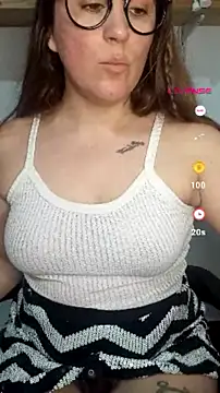 Snapshot of SofiEsteves chatting on July 28, 2026, 2:13 pm SofiEsteves online show from July 28, 2026, 2:13 pm