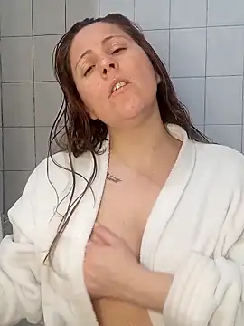 SofiEsteves online show from June 13, 2026, 3:32 pm