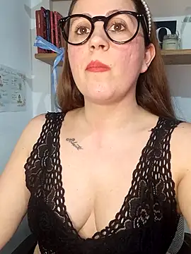 Snapshot of SofiEsteves chatting on June 29, 2026, 6:18 pm SofiEsteves online show from June 29, 2026, 6:18 pm