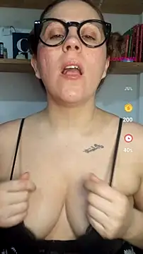 Snapshot of SofiEsteves chatting on July 25, 2026, 12:44 pm SofiEsteves online show from July 25, 2026, 12:44 pm