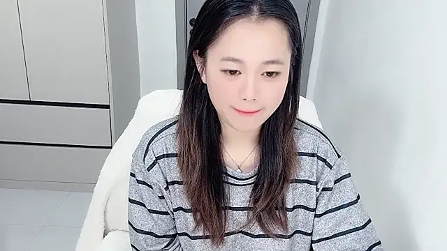 Amireux-8 online show from February 12, 2026, 5:40 am