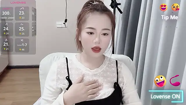 Snapshot of Amireux-8 chatting on April 20, 2026, 12:19 pm Amireux-8 online show from April 20, 2026, 12:19 pm