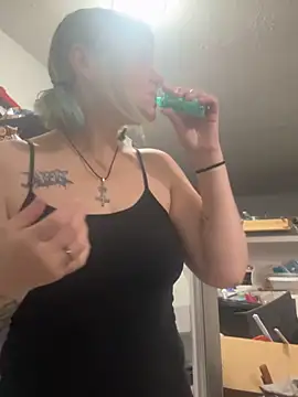 Snapshot of lindzybella chatting on April 11, 2026, 3:03 am lindzybella online show from April 11, 2026, 3:03 am